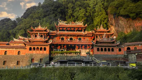 อันซี | ชิงสุ่ยหยาน ช่วงเวลาพักผ่อนครึ่งวันท่ามกลางควันธูป — traveler post in อันซี