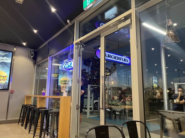 紐西蘭知名連鎖漢堡店Burgerfuel，基督城機場店