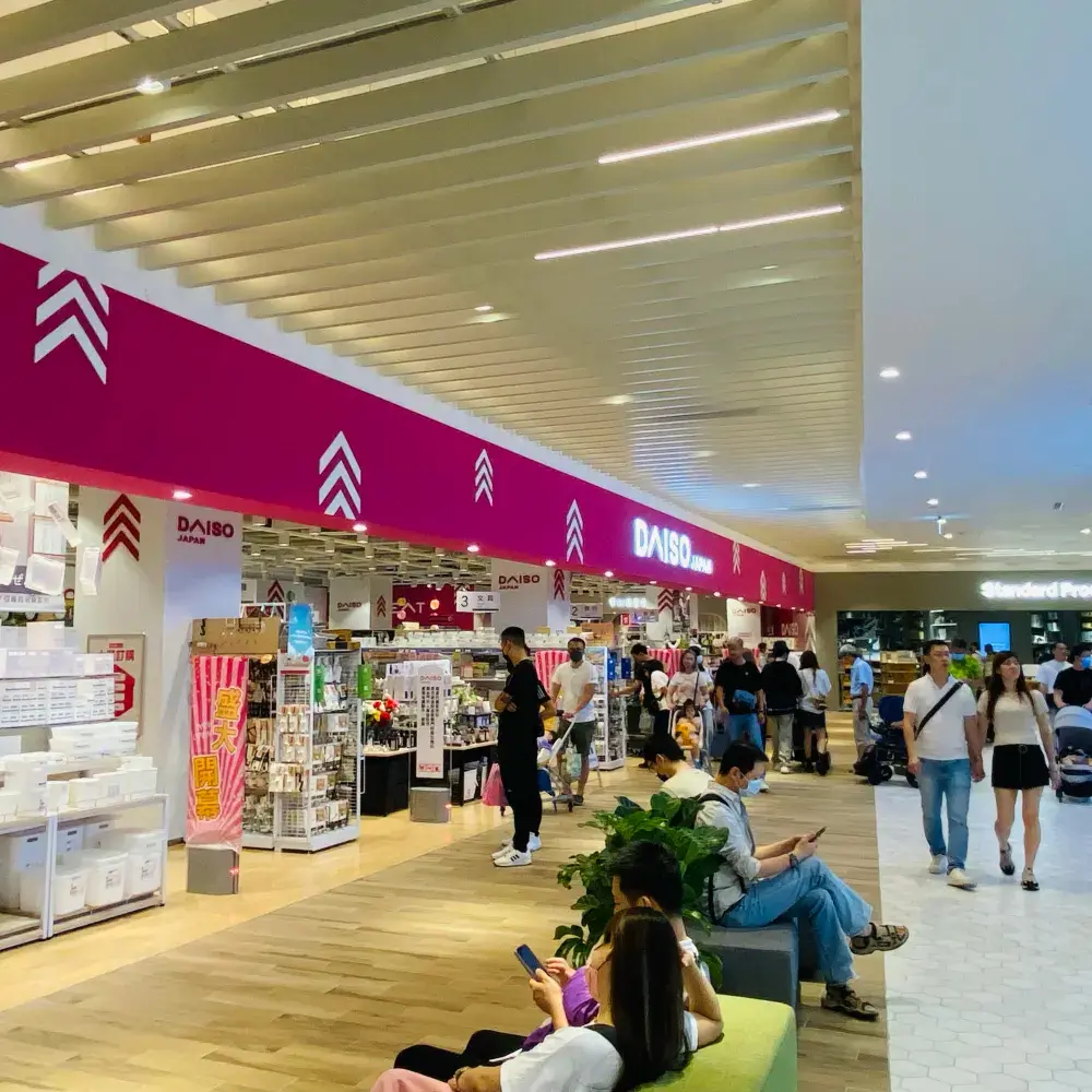 首次三品牌齊聚的 大創旗艦店