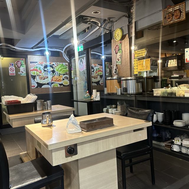 平價台北韓式套餐料理🇰🇷韓之棧，四人假日晚上不到$1000，小菜吃到飽！