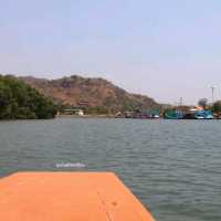 ล่องเรือชมวิถีชุมชนปากน้ำปราณ