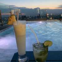 the quarter ari by uhg โรงแรมสระวิวสวย