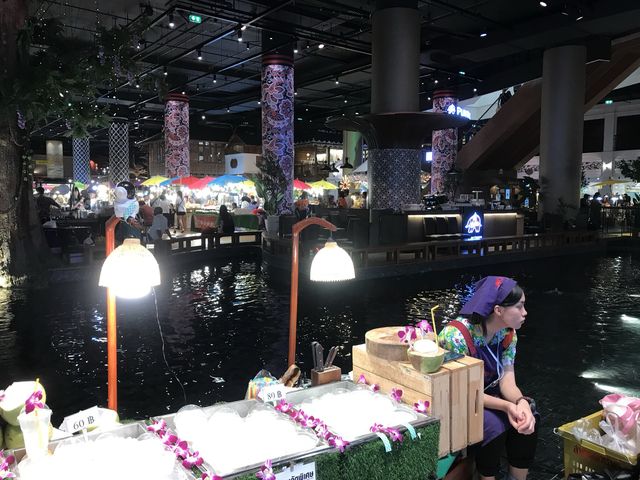 Floating Market in the mall - Icon Siam 🛕
