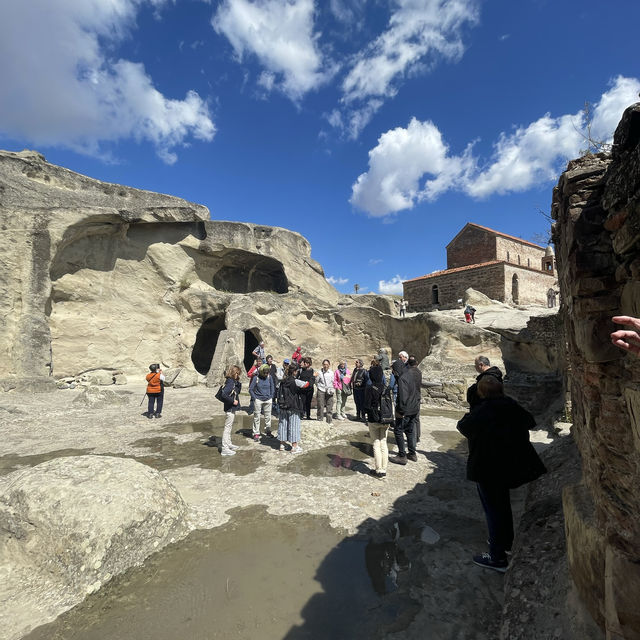 【ジョージア🇬🇪/月面のような岩でできた街の遺跡】