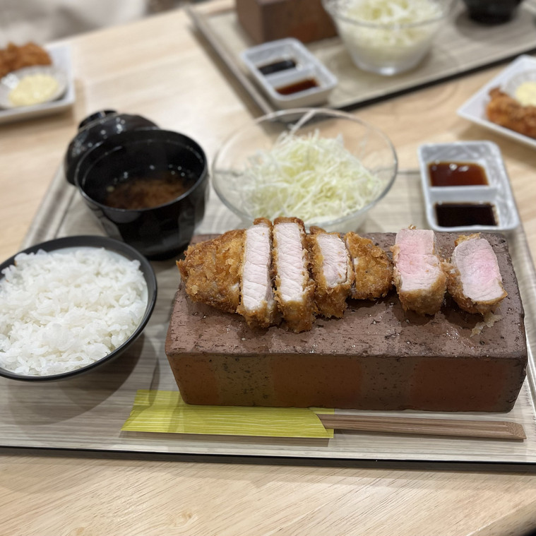 大阪・西中島南方】ラーメンの名店ととんかつの名店がコラボ「人類みな