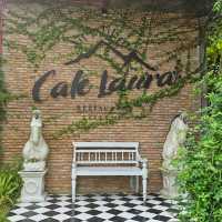 Cafe Laura Bar and Restaurant-หินกอง