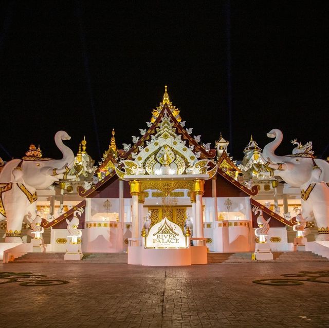 อาณาจักรมหัศจรรย์เมืองไฟ แสงสีตระการตา