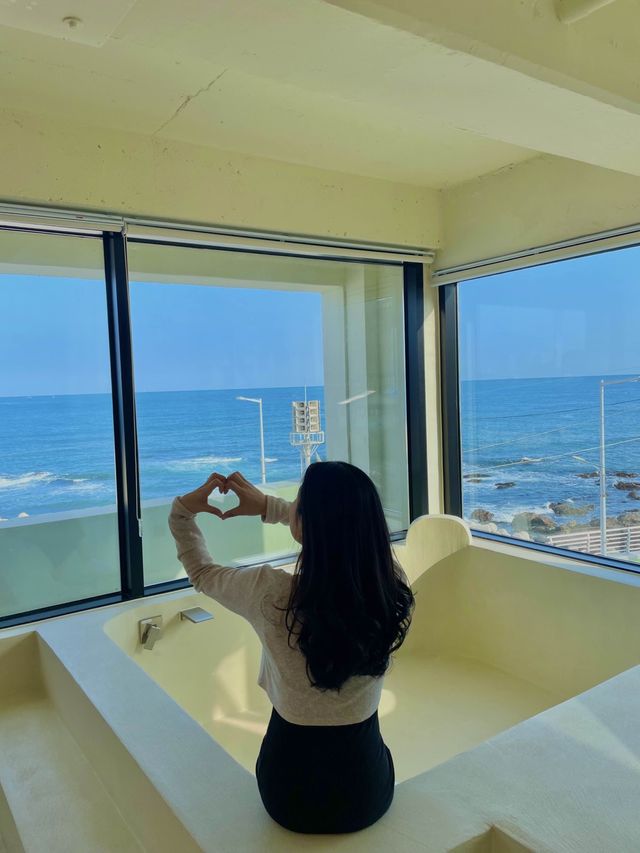 부산 청사포 다릿돌 전망대와 오션뷰를 즐길 수 있는 초신상 감성숙소