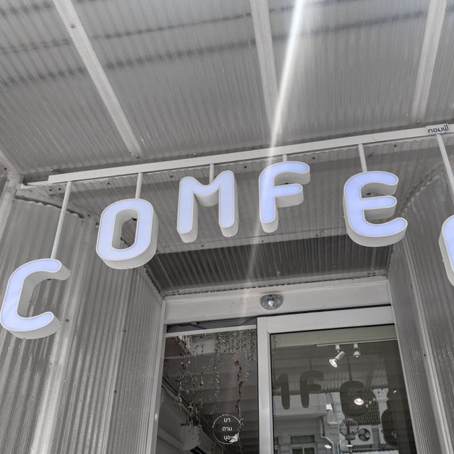 Comfee คาเฟ่สไตล์มินิมอล ย่านเมืองเก่าภูเก็ต