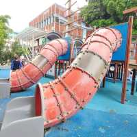 赤柱廣場的海盜船兒童遊樂場
