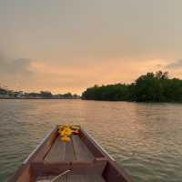 ล่องเรือ ชมหิ่งห้อยแม่น้ำตาปี ยามเย็น