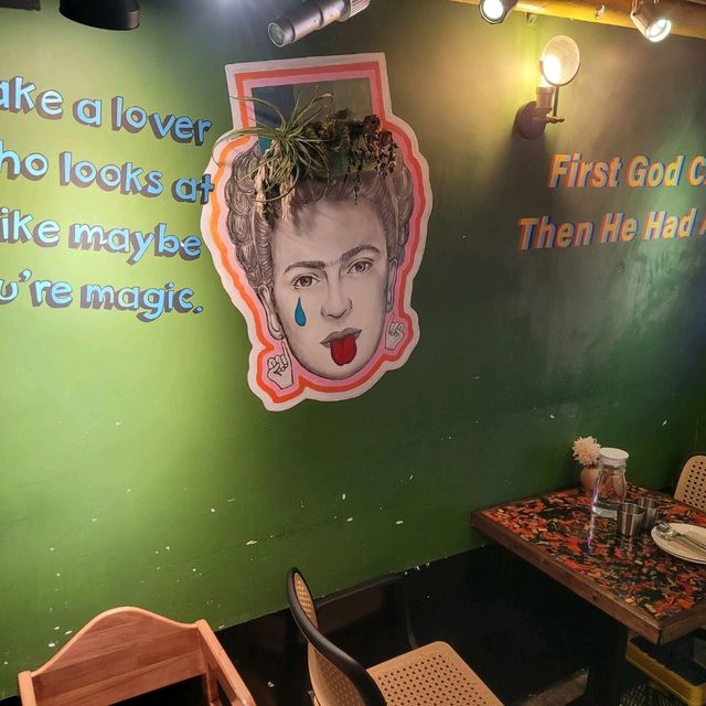 20-05-2023  好有夢幻色彩咖啡店