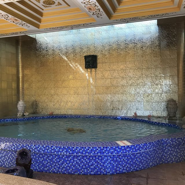 梅山輕旅行金光閃閃的《龍王金殿》