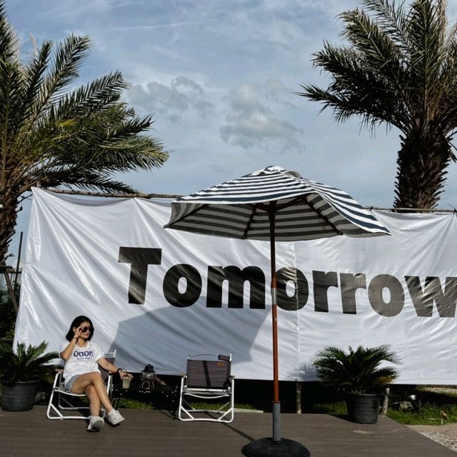 คาเฟ่ริมโขง  "TOMORROW"