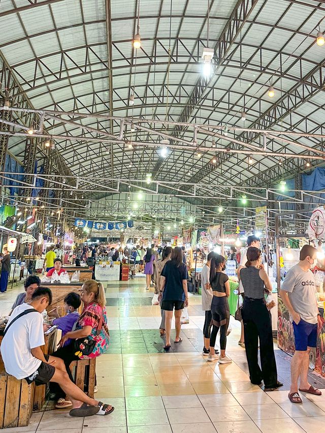 ถนนคนเดินตลาดนัดเซนทริค