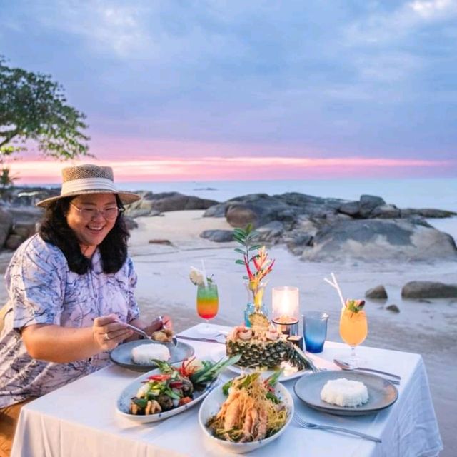 นอนชิลริมทะเลกับโรงแรมหรูสไตล์ไทยโมเดิร์น