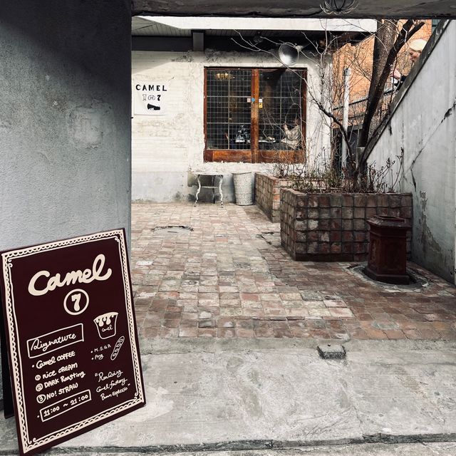 首爾聖水洞 特色水泥復古 Camel Cafe 