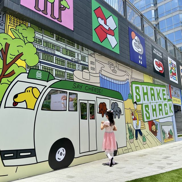 葵芳擁抱主題藝術裝置