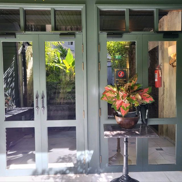 โรงแรมบ้านตึกดิน 