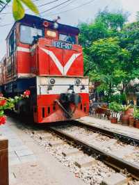 【ハノイ🇻🇳】日本じゃありえない!目の前を電車が通過するトレインストリート🚃