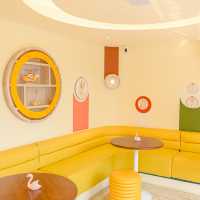 คาเฟ่ไอศครีมสีเหลืองสุดน่ารัก