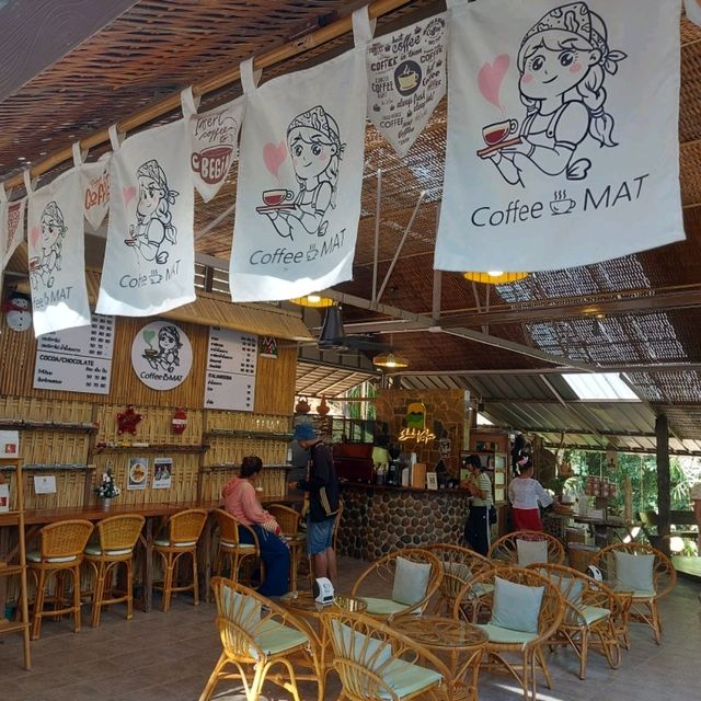 Coffee MAT คาเฟ่ริมลำธารในสวนผึ้ง ราชบุรี