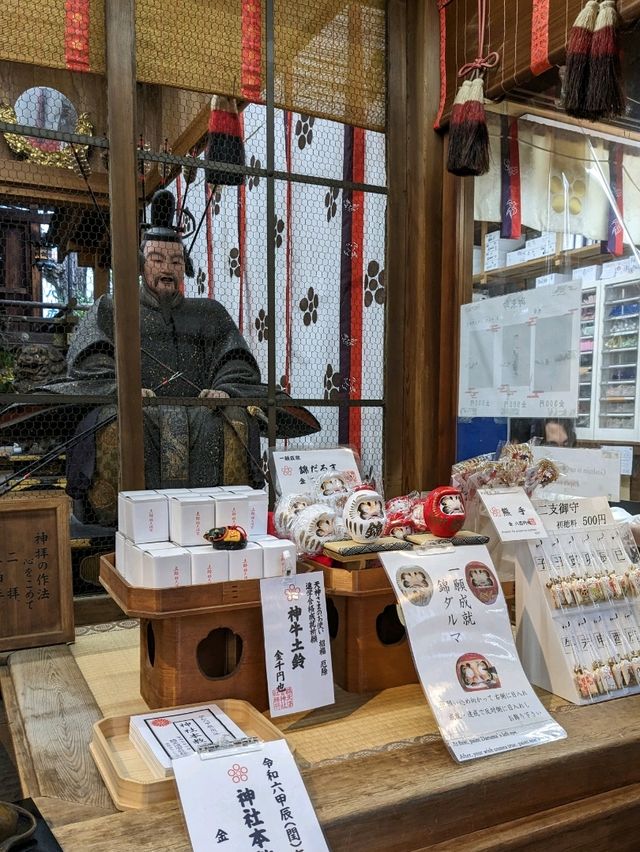 繁華街、唯一の神社【錦天満宮】の梅の花は、まだ八分咲きだけど綺麗だった