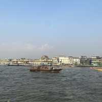 นั่งเรือชมบรรยากาศที่วัดอรุณฯ