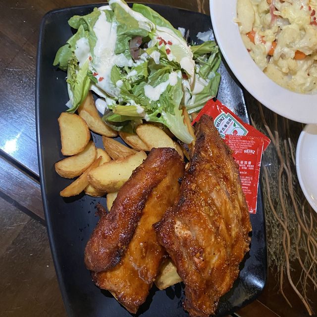 環境闊落，食物婫美西餐廳的樓上cafe 