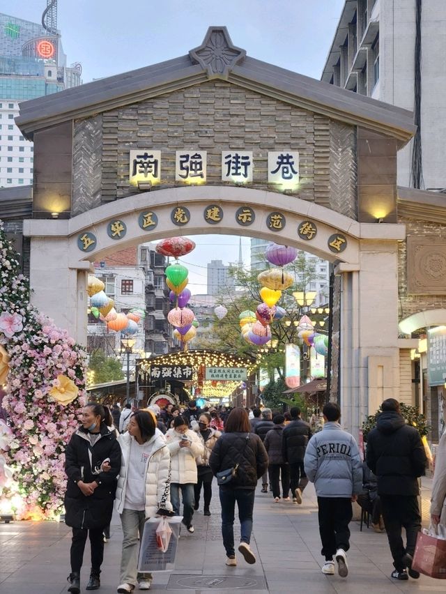 먹을거리, 볼거리, 즐길거리 모두 집합! 쿤밍의 중심 난치앙거리