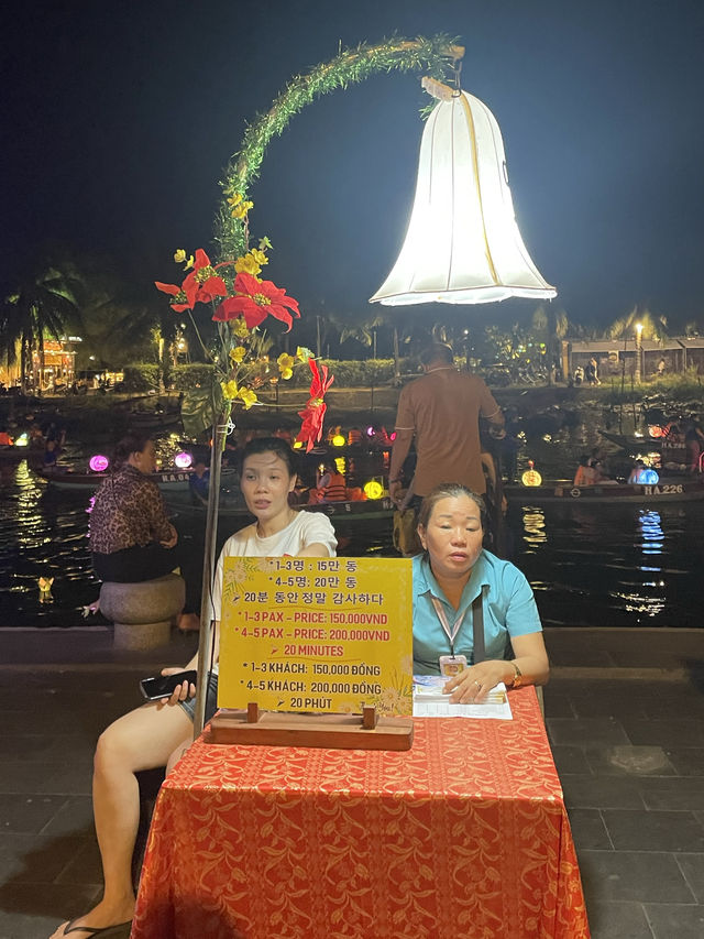🇻🇳夜遊會安古城👍🏾浪漫小船放燈籠🏮