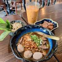 Thong Smith Ari: Thai Boat Noodle