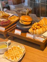 คาเฟ่บางแสนใกล้ฉัน Serene House Cafe🍔
