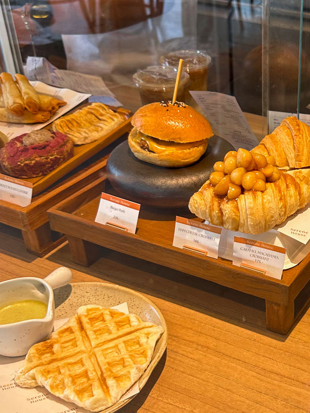 คาเฟ่บางแสนใกล้ฉัน Serene House Cafe🍔