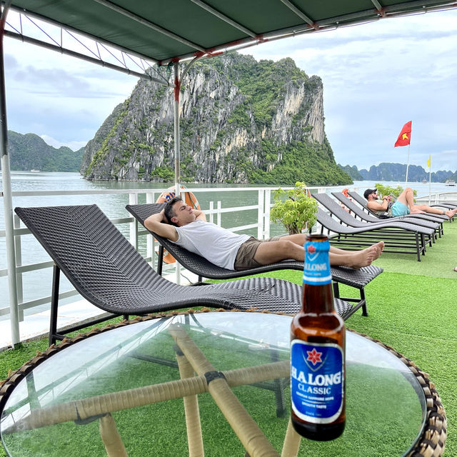🚢⚓ Cruising through Majestic Halong Bay ⚓🚢