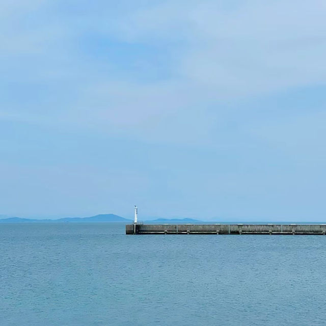 穴見海岸：大自然鬼斧神工，日落絕美景緻