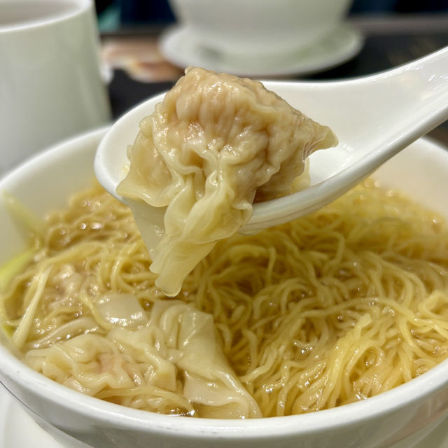 【香港・銅鑼湾】ミシュラン一つ星の老舗のお粥と麺類の専門店「何洪記粥麵專家」