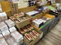 佐賀・武雄温泉。地元の特産品が揃う『武雄温泉物産館』