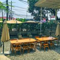 SRGITIGABERMUDA | Triangular-roofed café