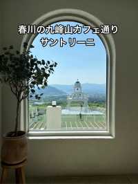 春川の九峰山。まさにギリシャ風のカフェ「サントリーニ」