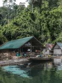 แพภูตะวัน Homestay เขื่อนเชี่ยวหลาน
