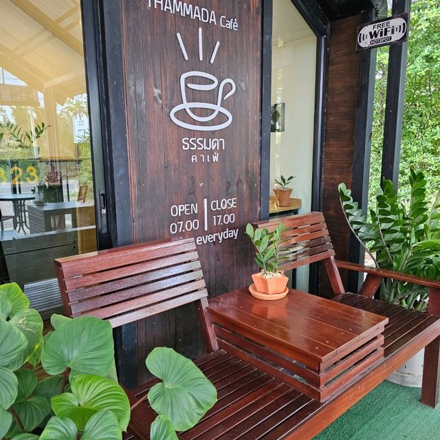 ธรรมดา cafe' at Ampawa