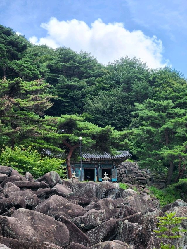 밀양의 작은 사찰 만어사와 밀양8경인 종소리가 나는 암괴류