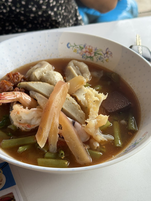 ก๋วยเตี๋ยวทะเลเจ้โอ่ง จันทบุรี