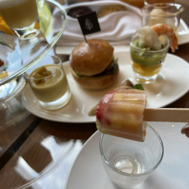 夏をイメージしたアフタヌーンティー🌻🫖