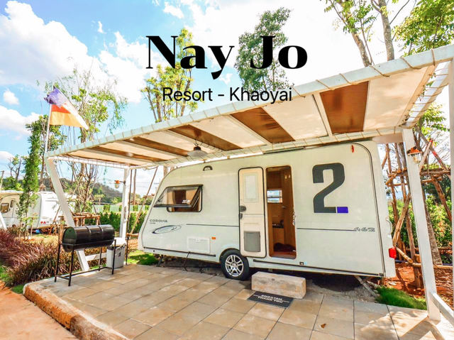 นอนรถบ้านสไตล์ glamping เขาใหญ่