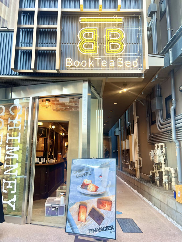 本に囲まれながら泊まれるカプセルホテル📚