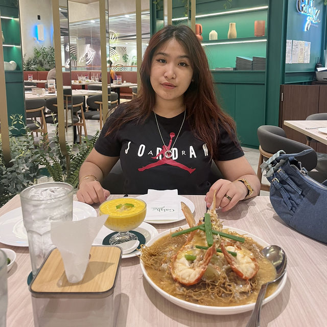 Fresh lobster 🦞 in Sang Har Noodles! 