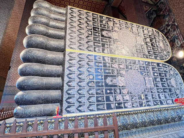 探索曼谷古寺 — 臥佛寺的巨大金臥佛