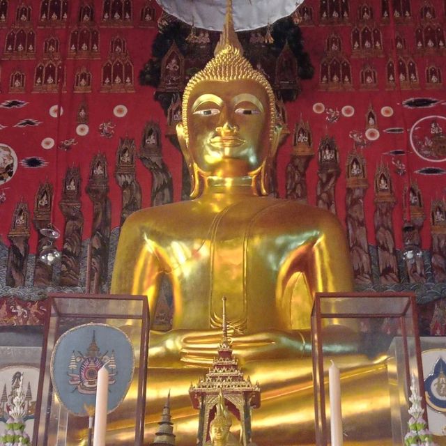 วัดสระเกศ วัดที่มีถ้ำและภูเขาจำลอง กลางกรุงเทพ✨️